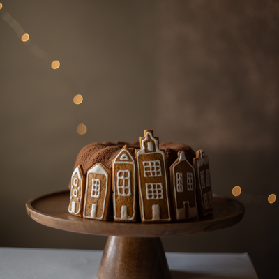 Easy Vegan Gingerbread Cake Recipe - Perfect Holiday Treat!
